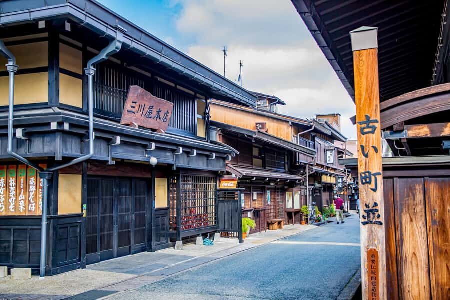 Nagoya: Shirakawa-go, Gujo, Hida Takayama Historic Day Tour - Value check: is $61 a fair price for three towns?