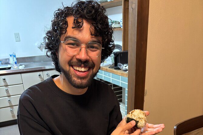 Nara: Authentic Onigiri Cooking Class & Meal in a Local Home - Who you meet: Mune & Hitomi and the kind of conversation you’ll have