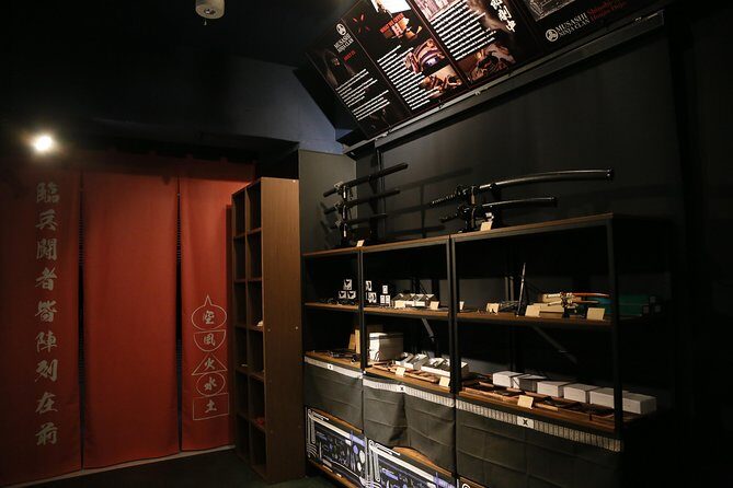 Ninja Lesson in Tokyo – 1 Hour Hands-On with Japanese Master - Ninja gear, photos, and small-group coaching in Shiomi