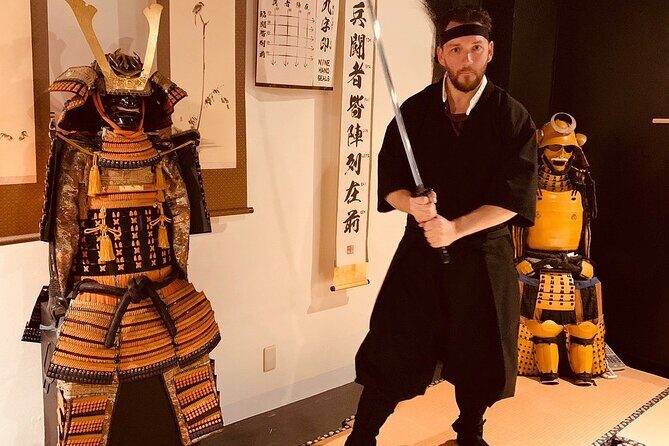 Ninja Lesson in Tokyo – 1 Hour Hands-On with Japanese Master - Sword, shuriken, and blow darts: your hands-on weapon stations