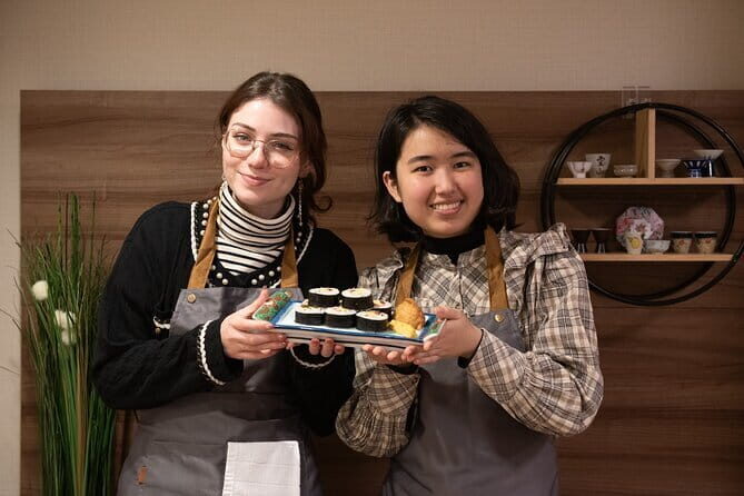 Nishiki Market, Private Sushi class & Sake Tasting in Townhouse - Inside ホプテラス: a Kyomachiya townhouse cooking class