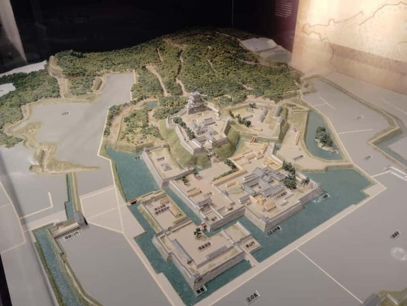 Odawara: Castle Guided Tour with Panoramic Views - Walking the castle grounds with the defense story in mind