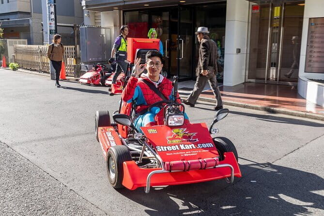 Official Street Go Kart Tour Akihabara 2nd - Meeting at STREET KART Akiba 2nd: getting set up fast