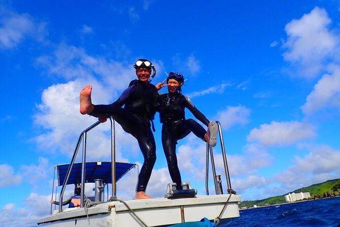 [Okinawa Blue Cave] Snorkeling with Private Guide+ Free Photos - Shop comfort: showers, lockers, Wi‑Fi, and real pre-and-post relief