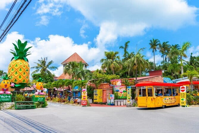 Okinawa HIP-HOP BUS A Course Tour | Churaumi Aqualium,Kori Island - Okinawa by bus: the quick-hit route from Naha to the north coast
