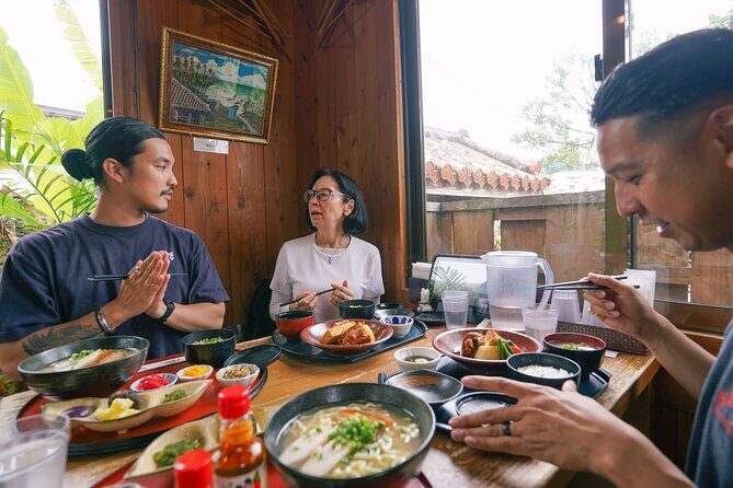 Okinawa Shuri Castle Peace Walking Tour - Meeting in Shuri: find Shuri Textile Museum Suikara first