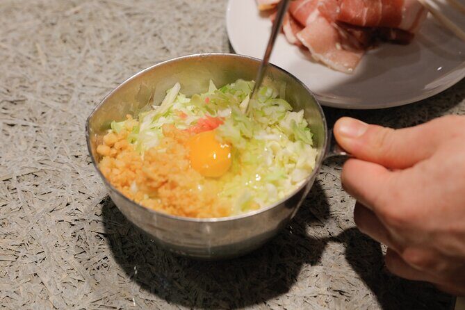 Okonomiyaki making experience~Japanese popular food - Seafood vs meat: how to choose your okonomiyaki style