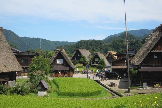 [One-day bus tour departing from Kanazawa Station] Shirakawa-go and Gokayama - Two World Heritage Villages Enjoyable Bus Tour - Lunch in Hida region style: a meal that does not drain your time