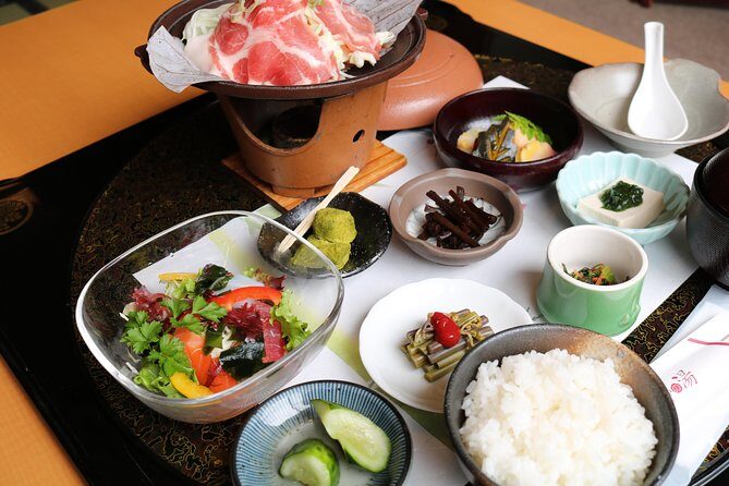 [One-day bus tour departing from Kanazawa Station] Shirakawa-go/Takayama tour platinum route bus tour - Getting Oriented at Kanazawa Station: The 7:50 Meet and 8:00 Departure