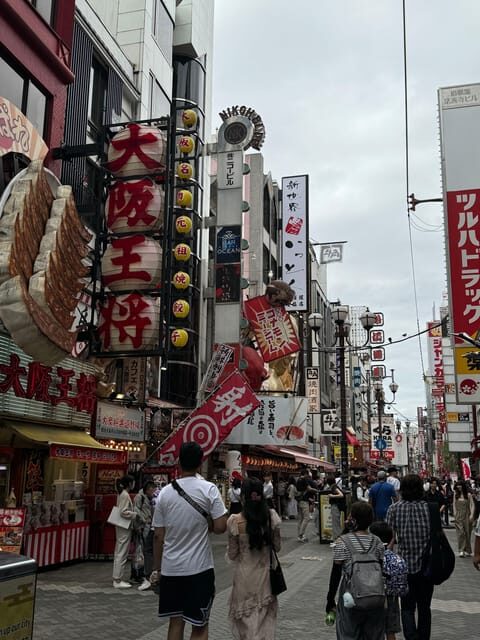 Osaka: 1-Day Guided Tour - Sky Bldg, Castle, Namba Shinsekai - Guides make a noticeable difference in how the day feels