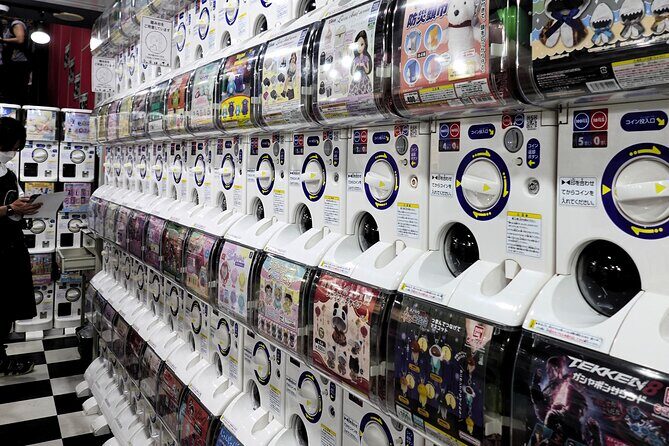Osaka 4-Hour Walking Tour: Hotspots and Hidden Gems - Kuromon Market: Osaka’s Kitchen and the Art of Picking a Bite