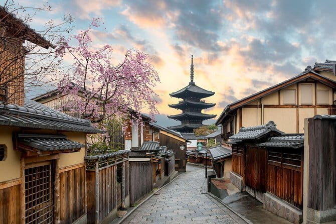 Osaka 6hr Instagram Highlights Private Tour with Licensed Guide - Shinsaibashi-suji Shopping Street: arcade shopping without the stress