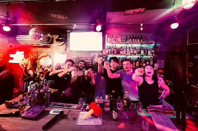 Osaka American village Bar hopping tour - Nishishinsaibashi warm-up: cozy bars and a fast start with a welcome shot