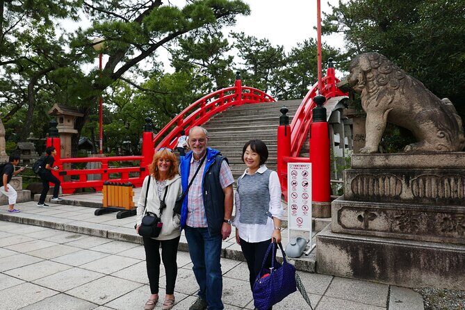 Osaka Castle and Sumiyoshi Taisha Shrine Private Half-Day Tour - Private guide logistics: transfers, meeting points, and the yellow flag