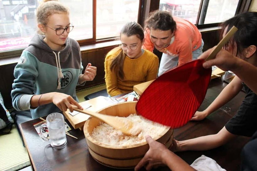 Osaka Dotonbori: Hand Roll Sushi Experience - Dotonbori hand-roll sushi: why this format is so satisfying