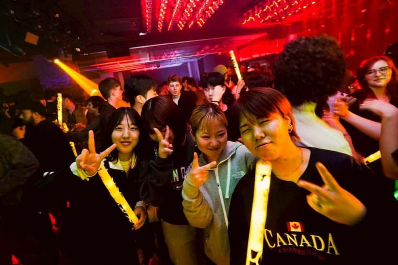 Osaka Dotonbori:GIRAFFE Nightclub Ticket with Drink/VIP Plan - Standard entry vs VIP: what changes for you on the night