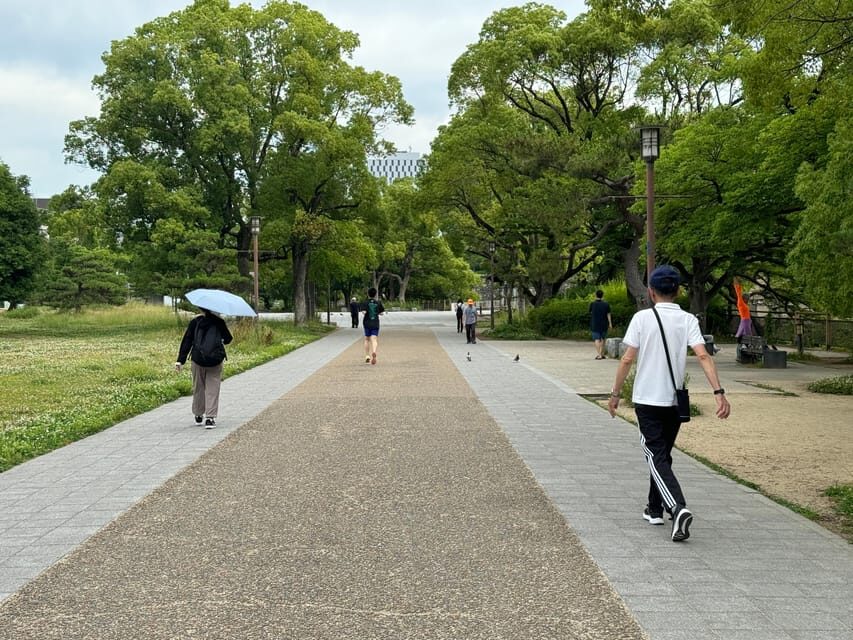 Osaka: Early Morning Osaka Castle Guided Tour, Avoid Crowds - The guide: English-led, question-friendly, and surprisingly personal