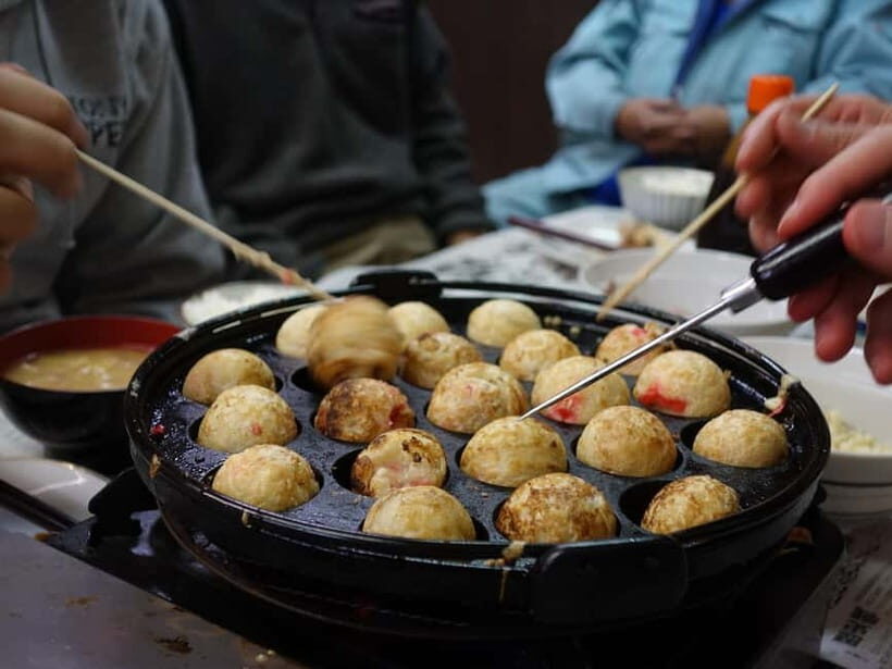 Osaka: Food Tour Kuromon Market & Dotonbori with Guide - Kuromon Market: your Osaka flavor launch pad