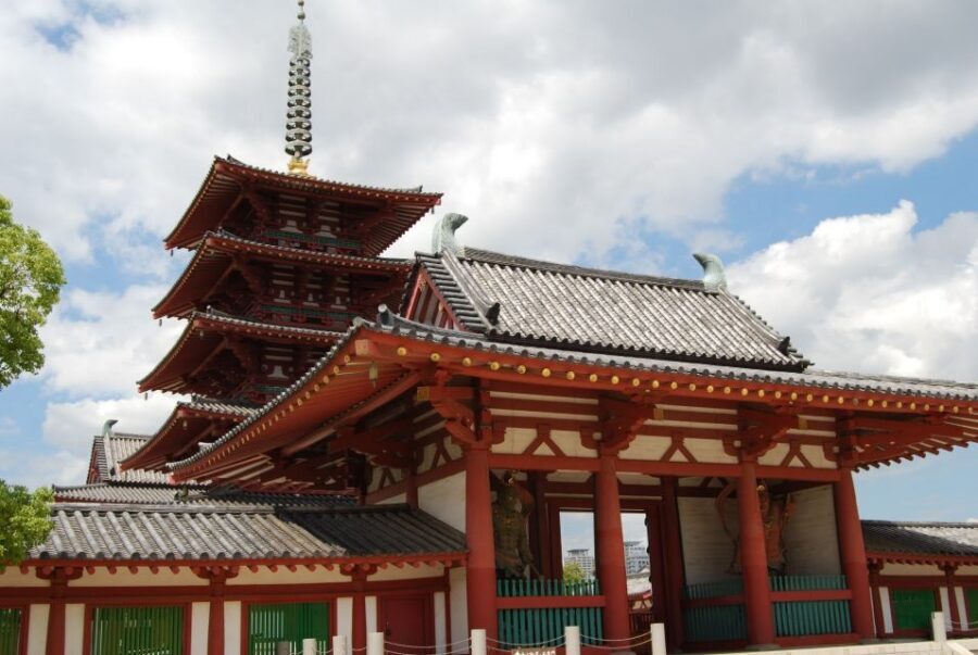 Osaka: Full-Day Sightseeing Tour by Private Vehicle - Luxury private vehicle: where the comfort actually helps