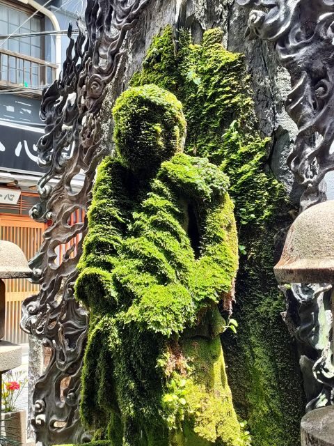 Osaka: Half-day Ultimate Highlights Guided Walking Tour - Kuromon Ichiba Market: Osaka’s Kitchen, fish-market spectacle, and snacks