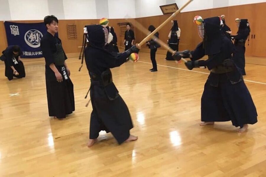 Osaka: Kendo Workshop Experience - Arriving at 鴫野会館 / Shigino Kaikan hall: the atmosphere does half the work