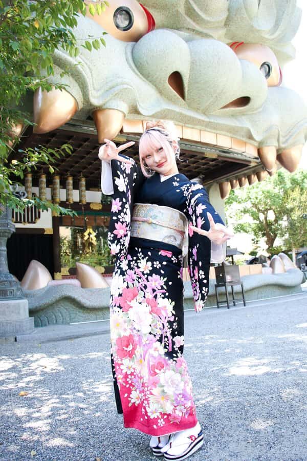 Osaka: Kimono Rental Traditional Experience at WARGO - Choosing Your Kimono: Traditional Prints and Modern Styles