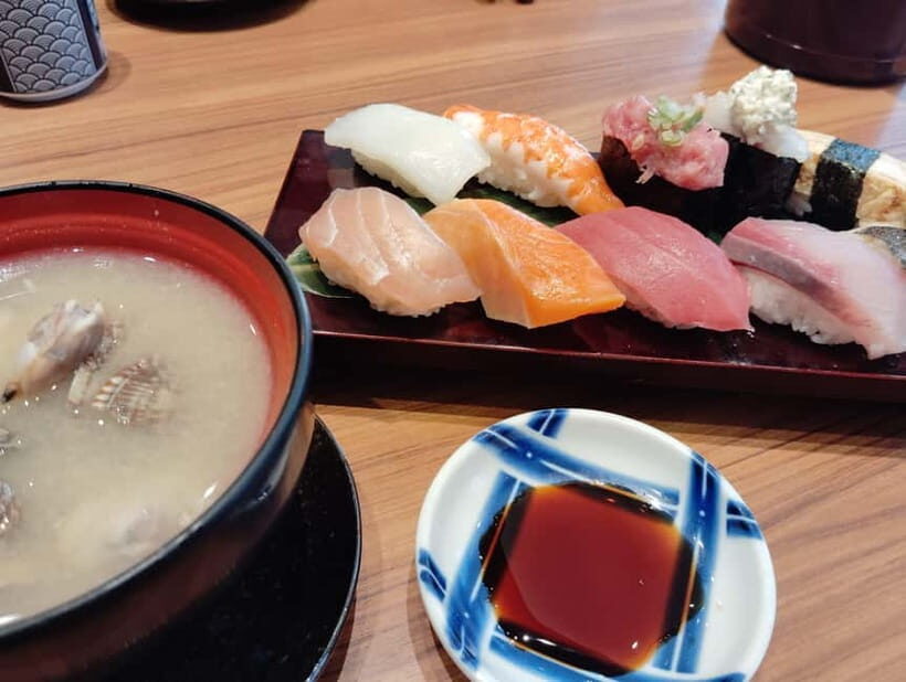 Osaka: Kuromon Market 1.5-Hour Seafood & Street Food Tour - Key points before you go