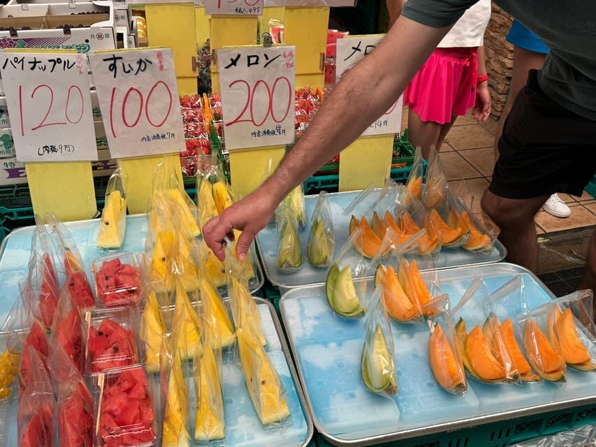 Osaka: Kuromon Market 1.5-Hour Seafood & Street Food Tour - How the guide makes Kuromon feel easy (not chaotic)