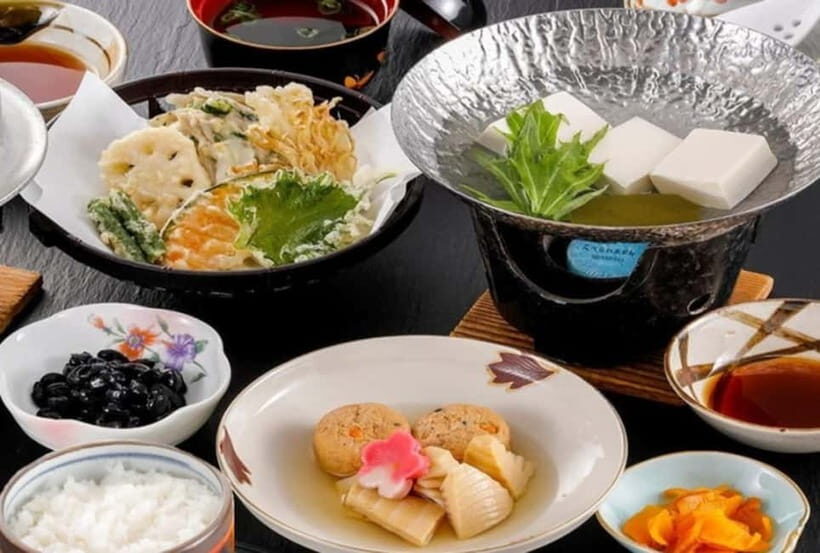 Osaka/Kyoto: Amanohashidate & Miyama Tour with Boat & Lunch - Chion-ji Temple and the Rotating Kaisen-kyo Moment