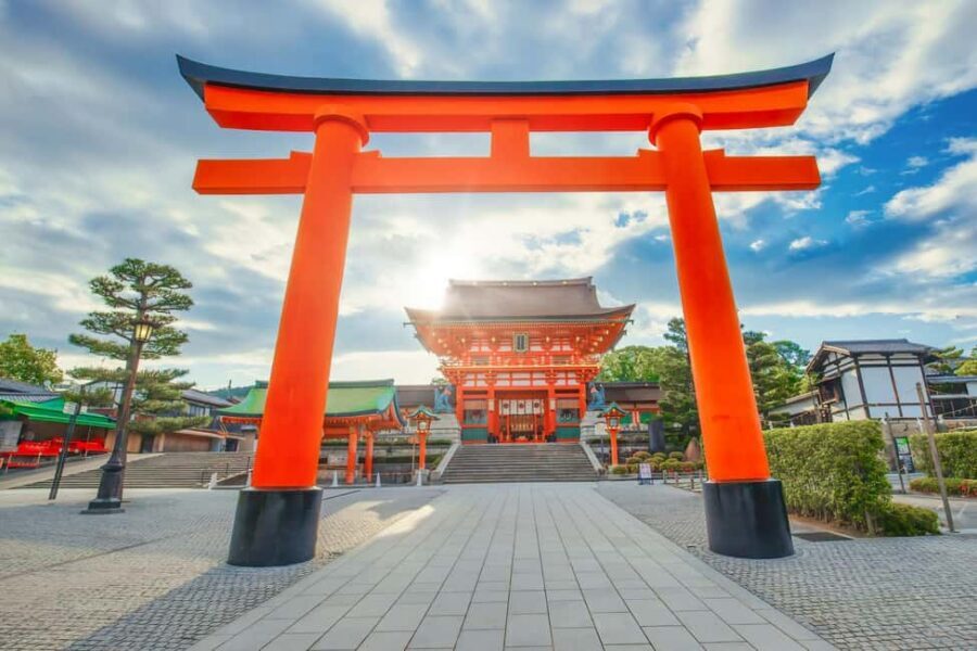Osaka/Kyoto: Arashiyama, Nara Park, Fushimi Shrine Tour - One day, three famous places: how this route makes sense