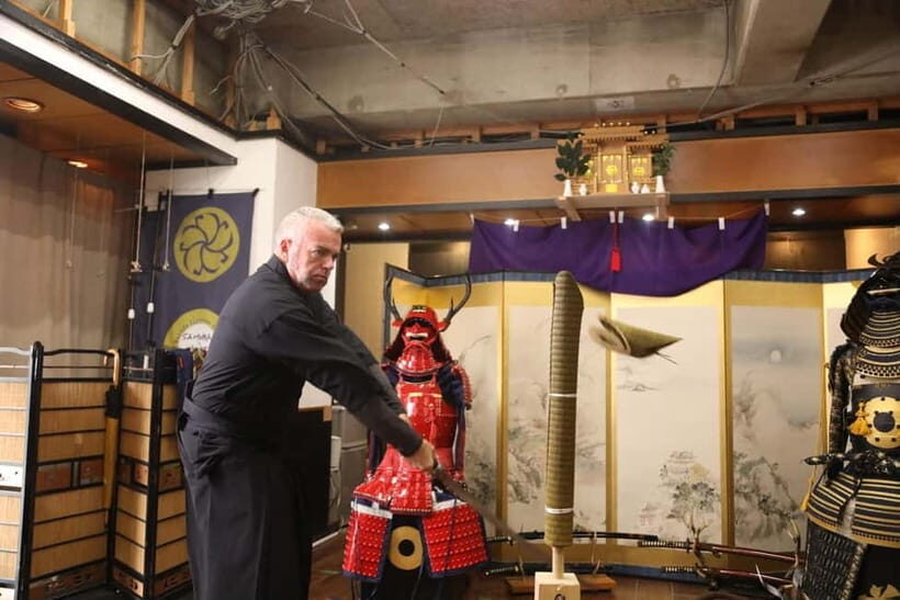 Osaka: Learn Bushido - Trial Slashing with Samurai Sword - Step 1: Changing Into Samurai Gear (Dogi and Hakama)