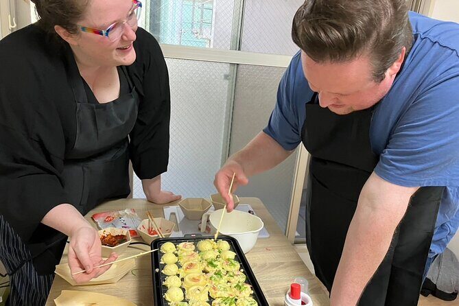 Osaka Okonomiyaki Cooking Class "Learn here and make it at home" - Cooking okonomiyaki: build the pancake, then learn the toppings