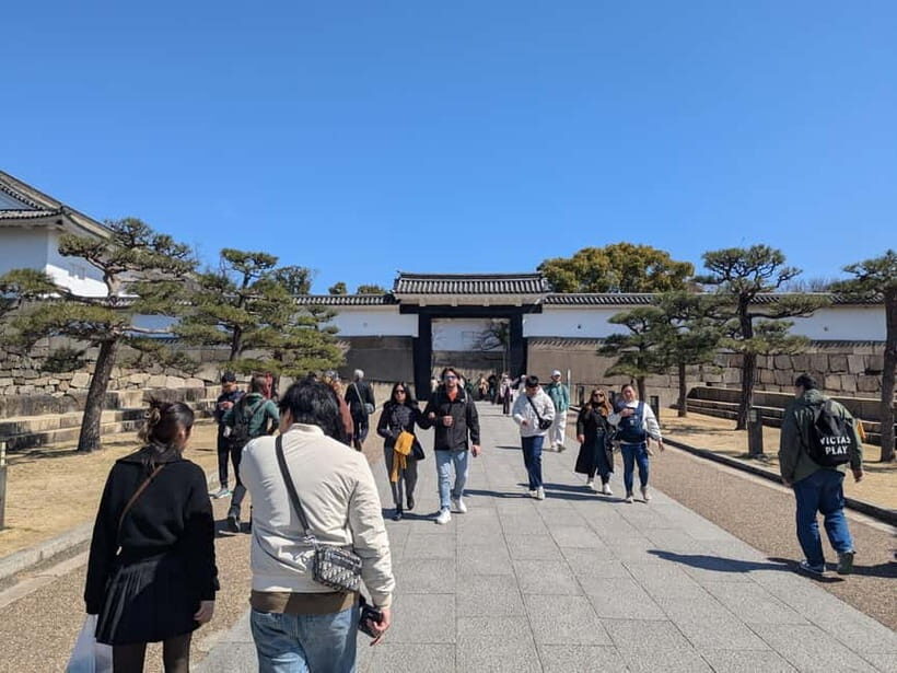 Osaka: Osaka Castle Guided Tour with Local Guide - Why Osaka Castle Makes More Sense With a Guide