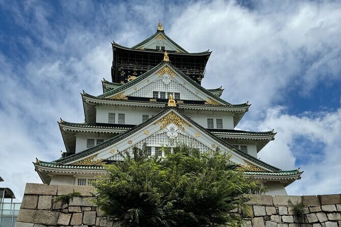 Osaka: Osaka Castle Tower Private Guided Tour in 90 Minutes - Entering Osaka Castle’s Main Tower: The Smart Way to Start