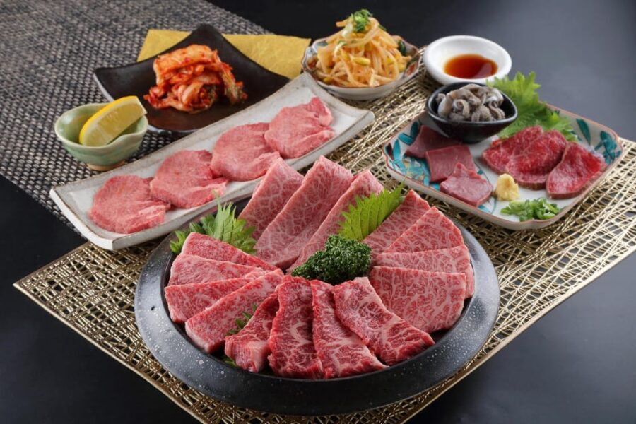 Osaka: Premium Wagyu Yakiniku at Nikuoroshi Mannoya Bettei - Finding Nikuoroshi Mannoya Bettei in a narrow Osaka alley