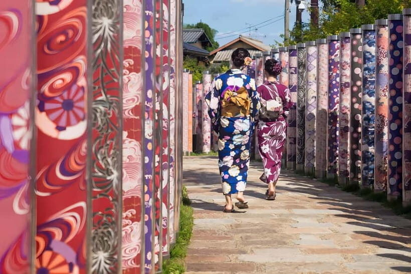 Osaka to Kyoto: Arashiyama Bamboo Grove Small Group Tour - Kifune Shrine and the crimson lantern path: love, luck, and water fortune-telling