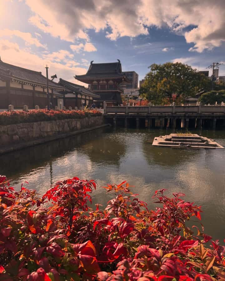 Osaka: Visit the must-see places. - Isshin-ji: a moving stop about funerary tradition