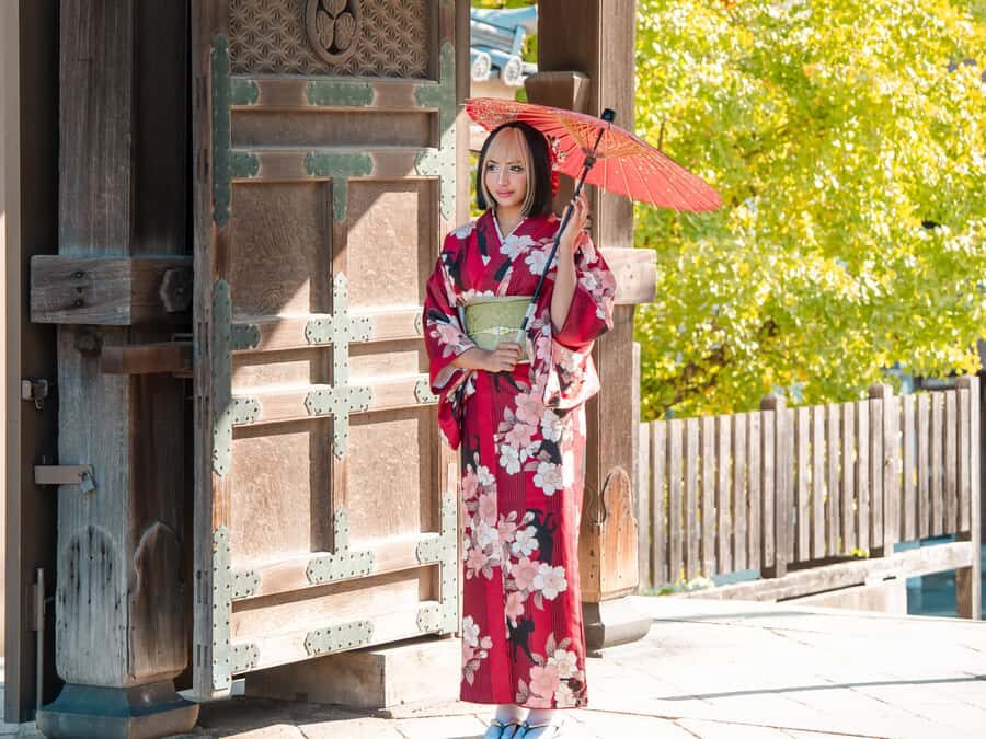 Osaka: Yukata Rental 90mins Plan for Adults - Dressing with a professional stylist: comfort + correctness