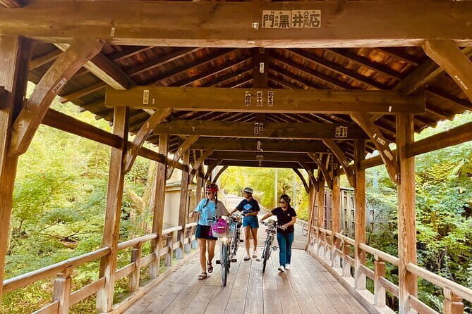 Pedal Adventure Kyoto's iconic landmarks on an e-bike tour - Stop 2: Higashiyama Ward Temple Time, Hidden Secrets, and a Snack Break