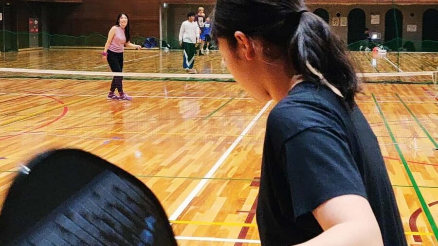 Pickleball in Osaka, Kobe & Kyoto with Locals! - Facility perks that make the evening easier