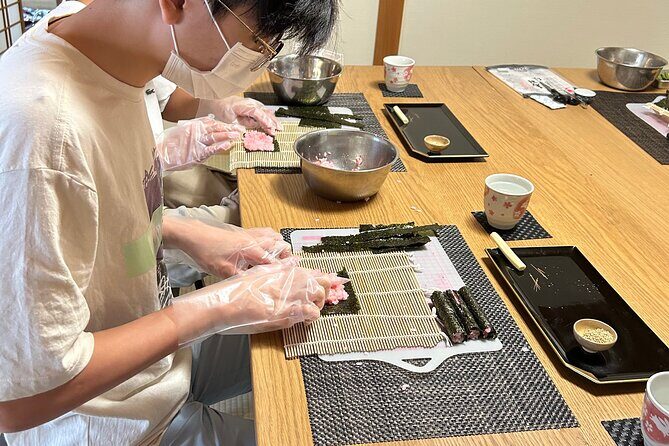 Private Art Sushi Roll Class in Kyoto - Traditional clothing, drinks, and the tone of the experience