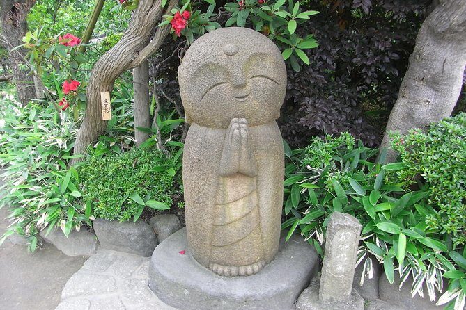 Private Car Tour to see Highlights of Kamakura, Enoshima, Yokohama from Tokyo - Tsurugaoka Hachimangu Shrine: Samurai-Era Symbolism and Big Ceremony Energy