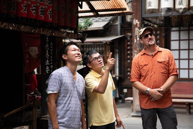 Private City Kickstart Tour: Kyoto - Yasaka Shrine and Maruyama Park: Old Kyoto Meets People Watching