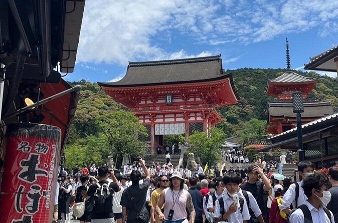 Private Custom Tour of Kiyomizu & Yasaka—by Young Local Guides - Stop 1: Kiyomizu-dera Temple and the stage-view feeling