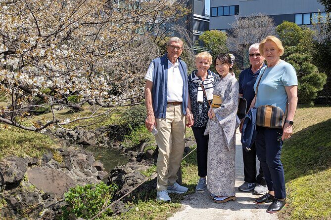 Private Customizable Car and Mini Van Tour in Tokyo - Tsukiji outer market and the food-world feeling
