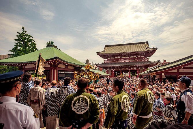 Private Customizable Walking Tour of Tokyo - Marunouchi and Imperial East Gardens: business district meets Edo remnants