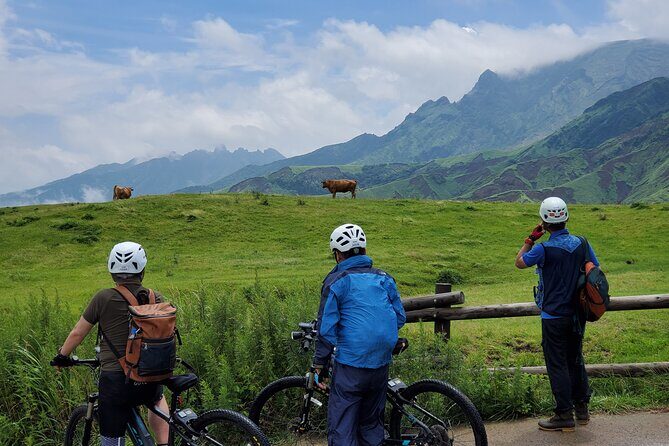 Private E-MTB guided cycling around Mt. Aso volcano & grasslands - Stop 1: Aso Geopark and why early context helps