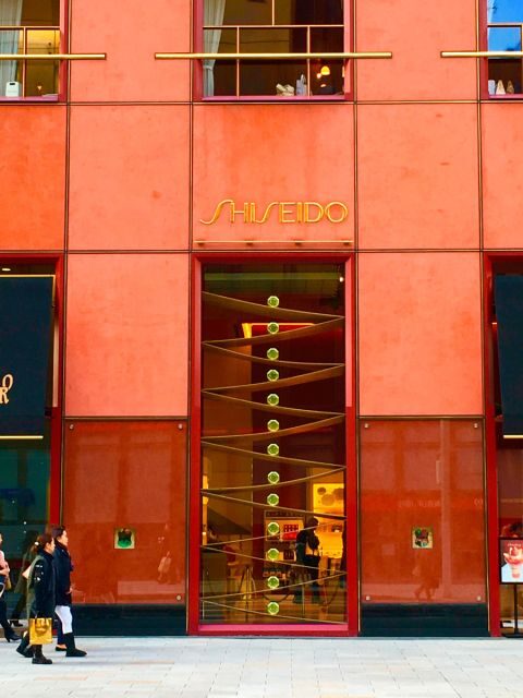 Private Ginza Architecture Tour - Break time with drinks: a small feature that improves the whole tour