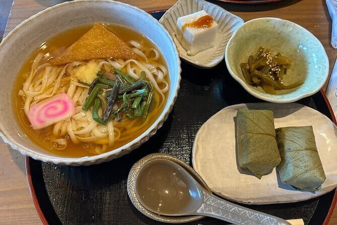 Private Guided Half-Day Walking Tour in Yoshinoyama - Time, crowds, and the smart spring strategy