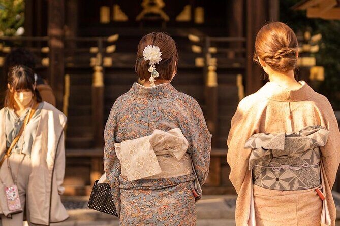 Private Guided Historical Sightseeing Tour in Kyoto - Yasaka Shrine: Spiritual Heritage Before the Market Streets